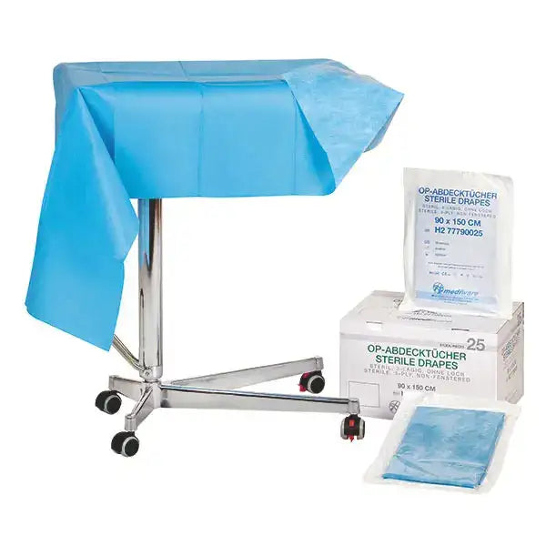 Steriles Abdecktuch Mediware auf OP-Tisch ausgebreitet, flüssigkeitsundurchlässig und selbstklebend für präzise Anwendung im Klinikalltag.