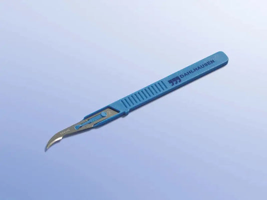 Fadentrennmesser Präzisa Plus 110 mm 10 Stück mit gebogener Edelstahlklinge und blauem Griff für präzises Schneiden von Nahtmaterial im medizinischen Bereich.