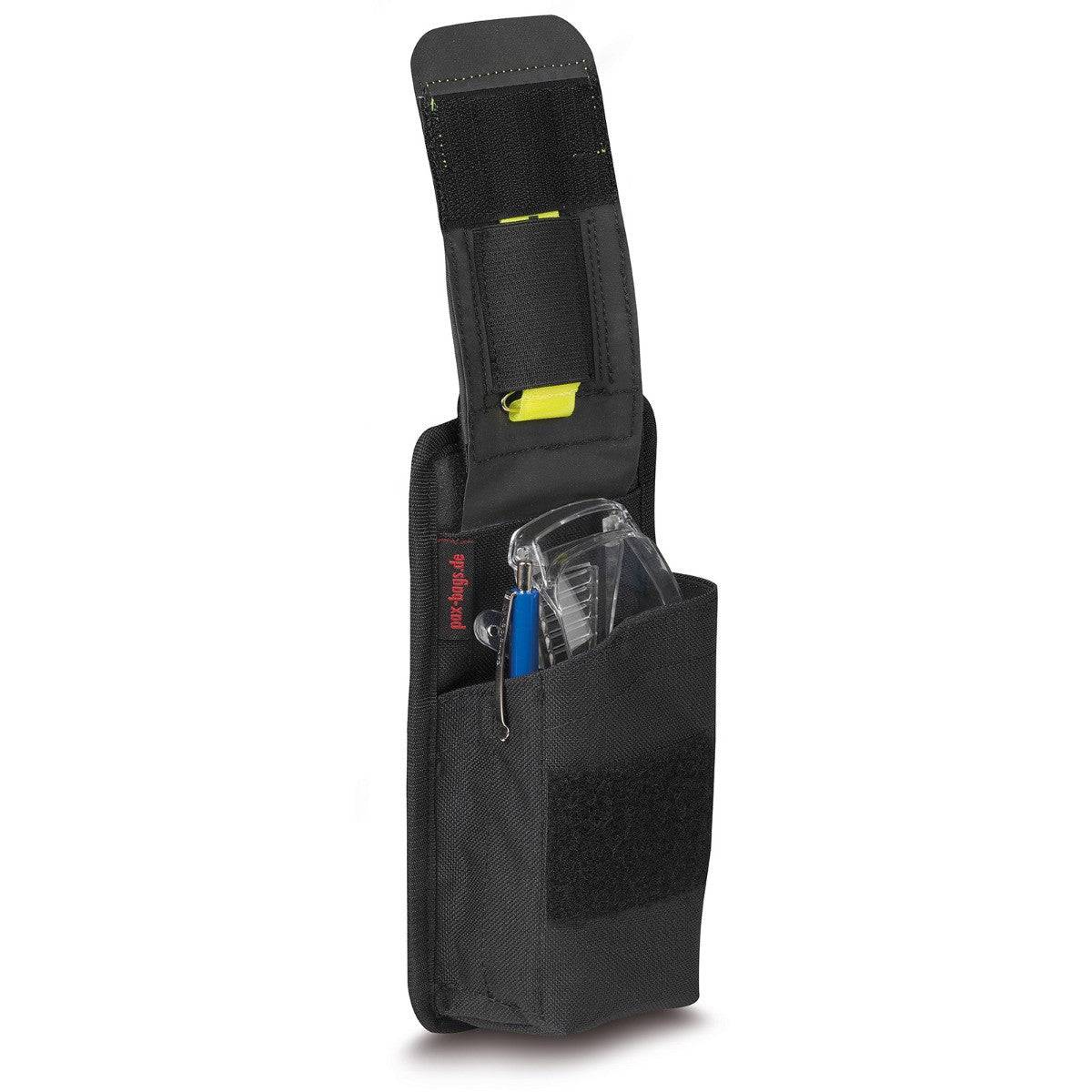 Offenes PAX Pro Series Brillenholster mit Schutzbrille und Stift, optimal für den Einsatz im Bereich Arbeitsschutz und Industrie.