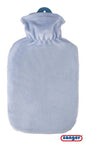 Hellblaue Wärmflasche 2,0 Liter mit weichem Plüschbezug, geeignet für die Linderung von Schmerzen und Verspannungen.