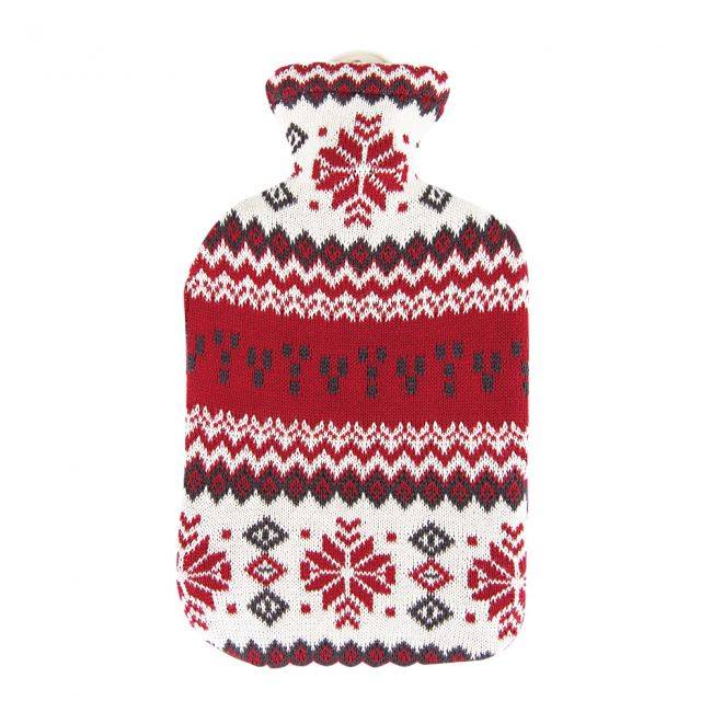 Wärmflasche Gummi 2,0 Liter mit Strickbezug aus Baumwolle im roten Norwegermuster, perfekt für gemütliche Winterabende.