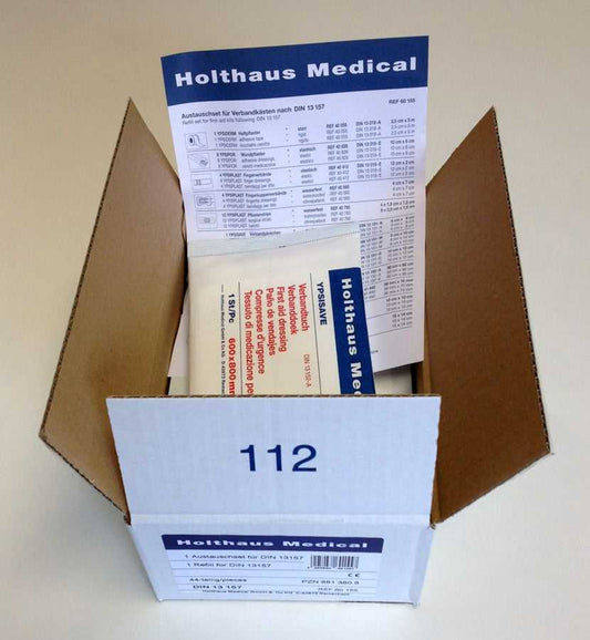 Austauschset für Füllsortiment nach DIN 13157 - Medasi.shop mit Verbandstoffen von Holthaus Medical in geöffneter Versandbox, ideal für Betriebe.