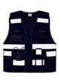 Schwarze Tactical Vest Bonn mit weißen Reflexstreifen und funktionellen Taschen für professionelle Einsatzbekleidung.