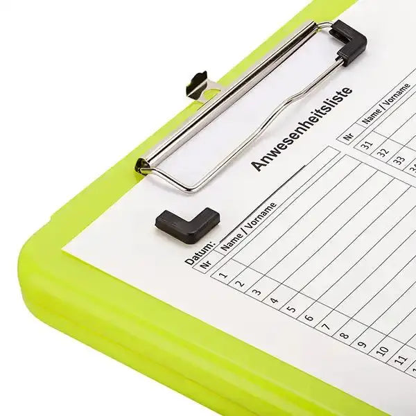 Klemmbrett Safety in Gelb mit sicherem Clip, hält Anwesenheitsliste fest. Perfekt für strukturierte Dokumentenablage im Büroalltag.