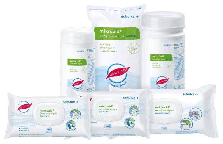 Desinfektionstücher der Marke Schülke, Produktlinie Mikrozid sensitive wipes, in verschiedenen Verpackungsgrößen und -formen, geeignet zur alkoholfreien Flächendesinfektion.